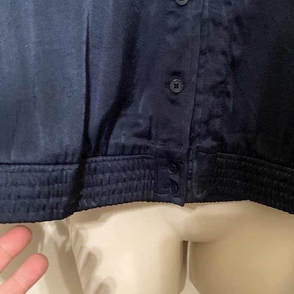 Beautiful embroidery on navy button up top size S - Picture 7 of 8